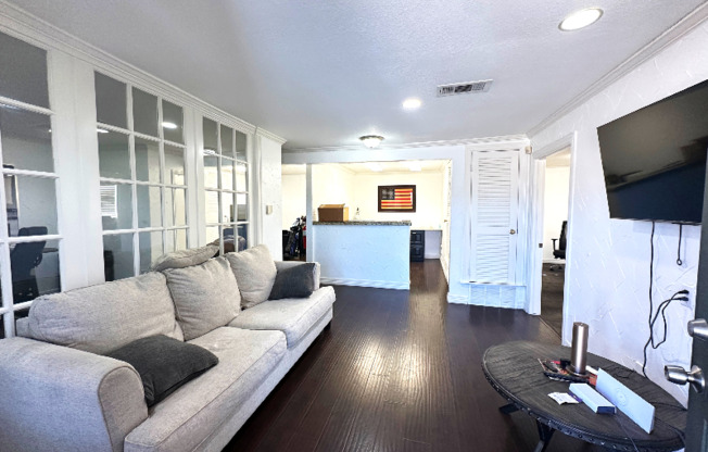 1220 BROWN TRL
