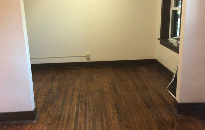 Studio, 1 bath, 400 sqft, $645, Unit 12