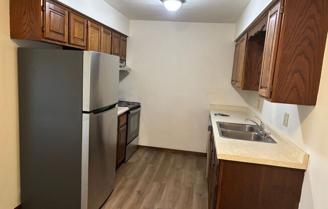 2 beds, 1 bath, $1,400, Unit 2