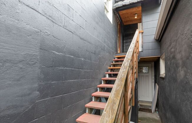 9041-9049 NE Sandy Blvd