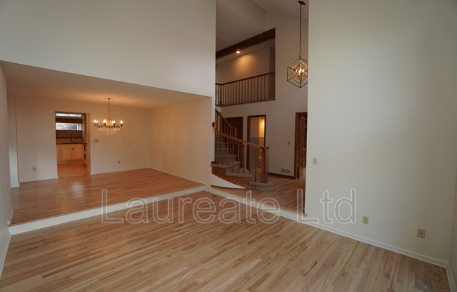 1702 W DRY CRK RD