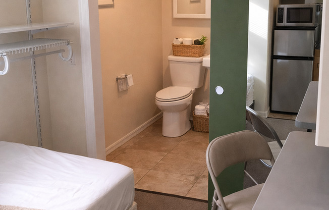 Studio, 1 bath, 150 sqft, $1,017, Unit F-6