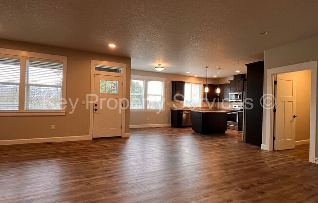Luxury Hazel Dell Townhouse