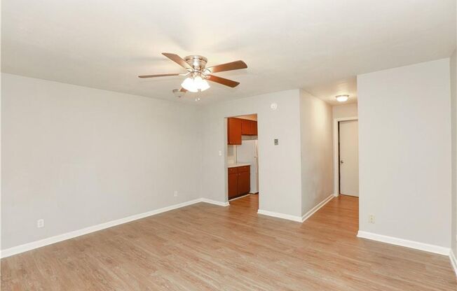 1 bed, 1 bath, 698 sqft, $1,150, Unit D4