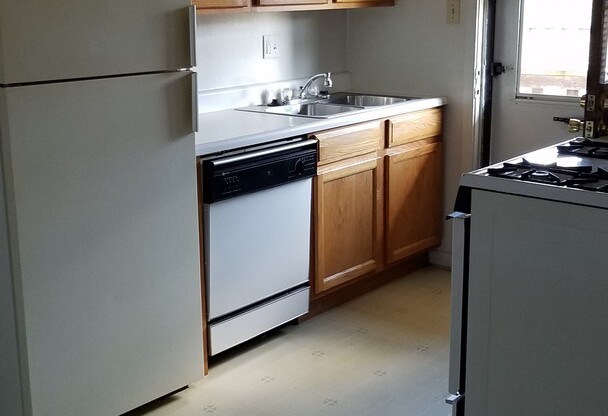 2 beds, 1 bath, 800 sqft, $875, Unit C8