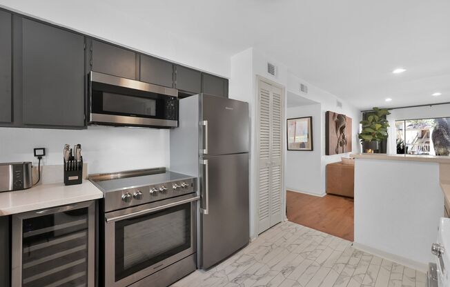 1 bed, 1 bath, $1,200, Unit # 403D