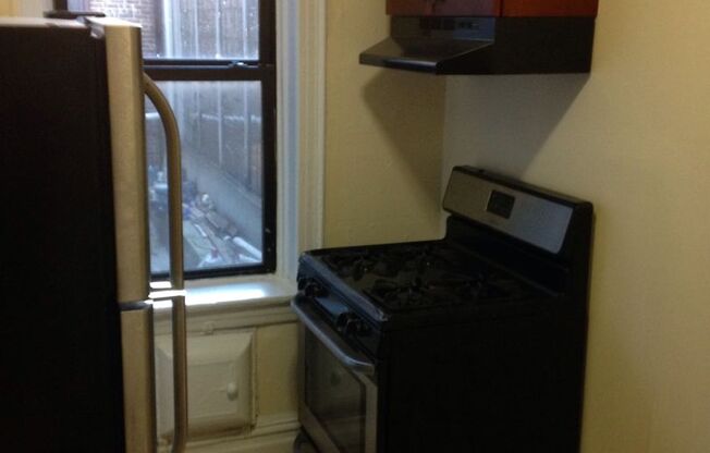 2 beds, 1 bath, $2,200