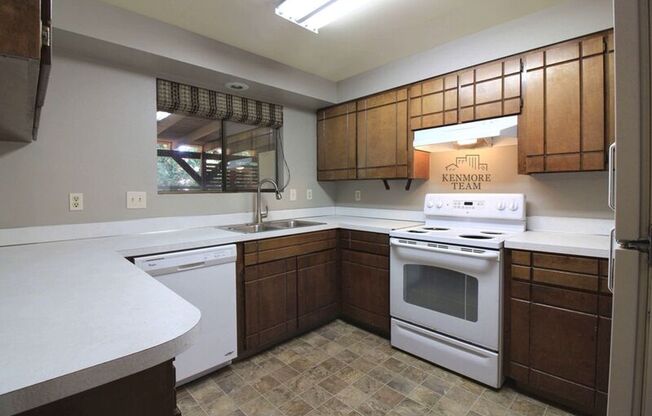 1415 S Ione Pl