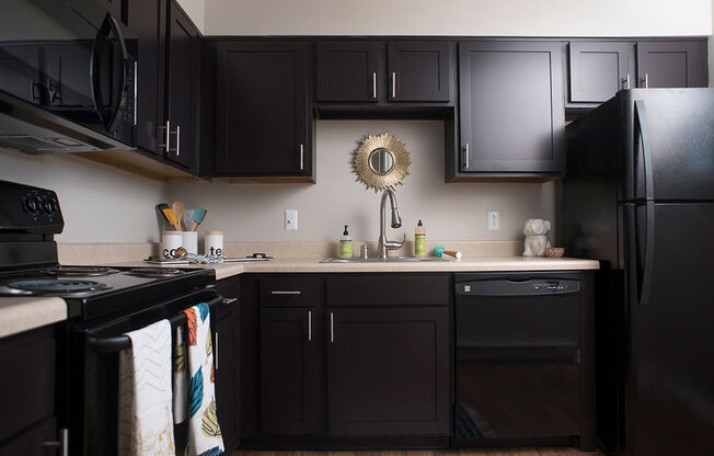 Fully Equipped Kitchen at Crescent Centre Apartments, Louisville, KY, 40202