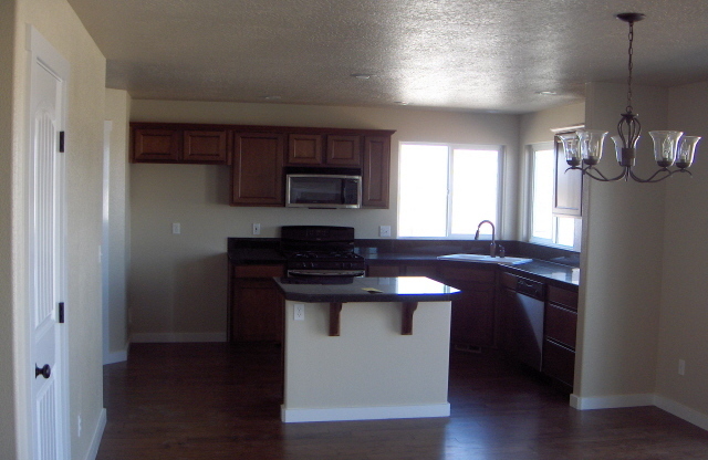 Super Meridian Location!!! Many upgrades, gorgeous  4 bedroom 2.5 bath fenced yard. Community Pool