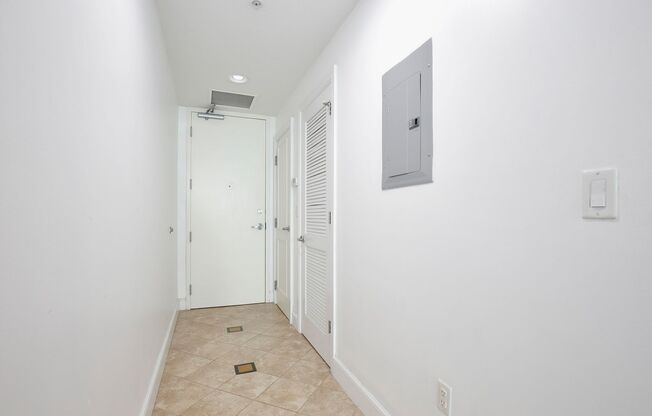 Modern 1/1 Condo in the Heart of Orlando – Stylish Urban Living at 101 Eola!