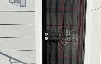 Charming Ground-Floor Apartment in Gated Community