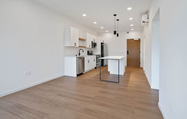 1 bed, 1 bath, 629 sqft, $1,600, Unit 213