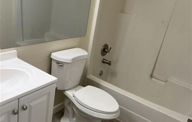 Studio, 1 bath, 445 sqft, $1,295, Unit 305