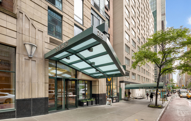 212 E 57 ST