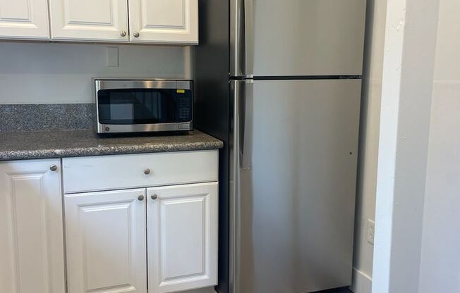 633 E 4 AVE