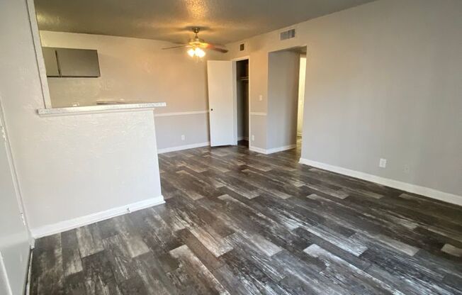 2 beds, 1 bath, 900 sqft, $1,051, Unit 16E