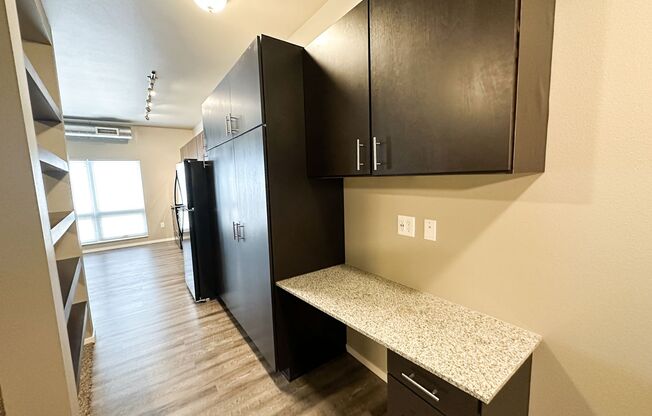 Studio, 1 bath, 558 sqft, $845, Unit Bldg 2 Apt 2402