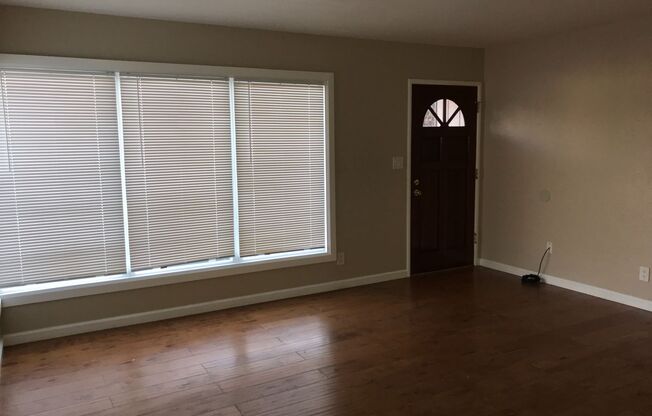 2 beds, 1 bath, $2,700