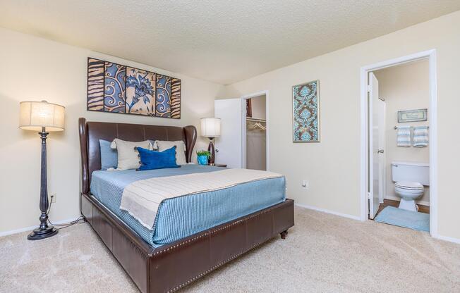 a bedroom with carpet