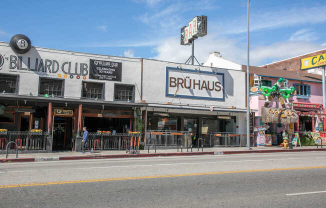 Discover the Shops and Restaurants on Wilshire Boulevard