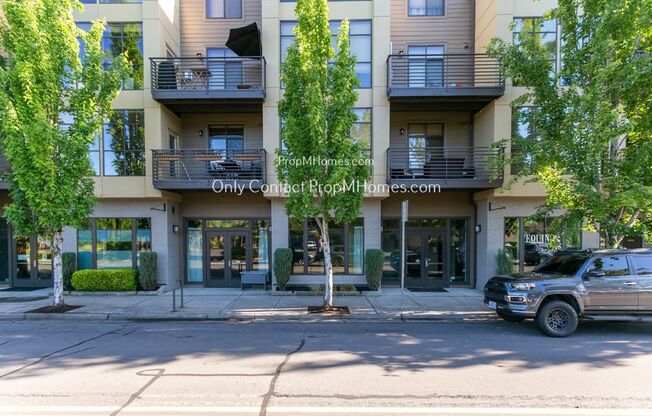 Historic Downtown Gresham Gem: Modern 2-Bedroom with Sophisticated Style and Urban Convenience!