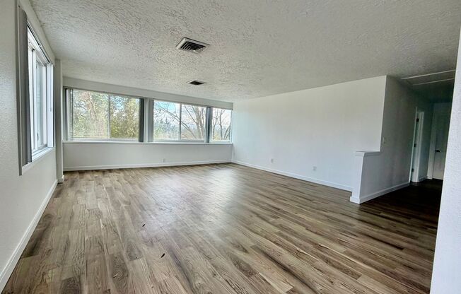 3 beds, 2 baths, 985 sqft, $2,375, Unit 401