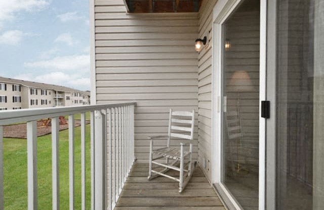 Balcony at Higgins Estates Apartments, Alabama