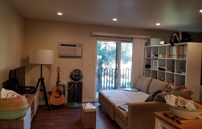 Studio, 1 bath, 480 sqft, $1,895, Unit 75-63