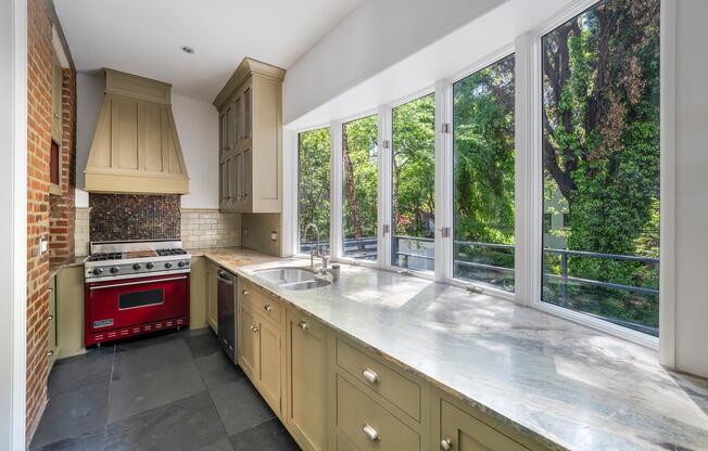 106 S ELLIOTT PL