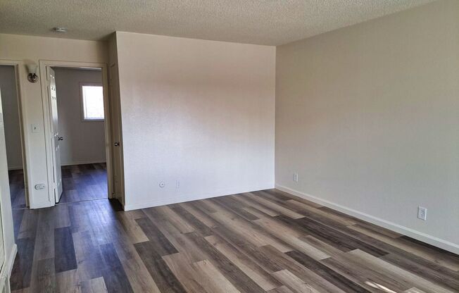 Eastgate Gardens Apartments-424 & 423