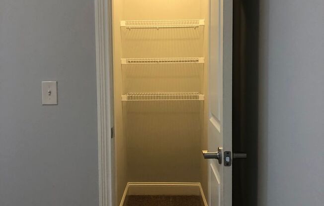 2 beds, 2 baths, 1,074 sqft, $905, Unit 39