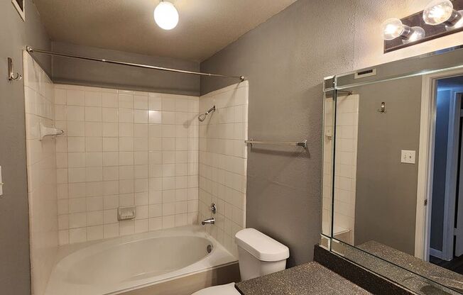 1 bed, 1 bath, 802 sqft, $1,375, Unit 712-u