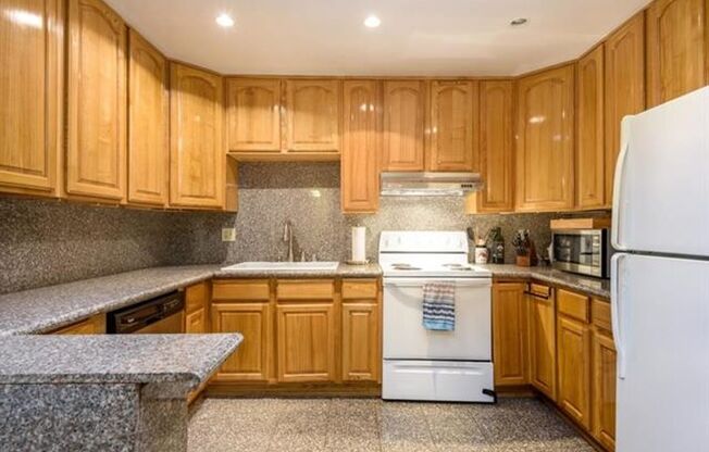 Well Located and Spacious 2 Bedroom 2 Bath Condo in Mountain View