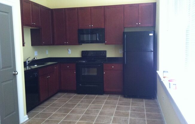 2 beds, 1 bath, 890 sqft, $1,350, Unit Apt 202