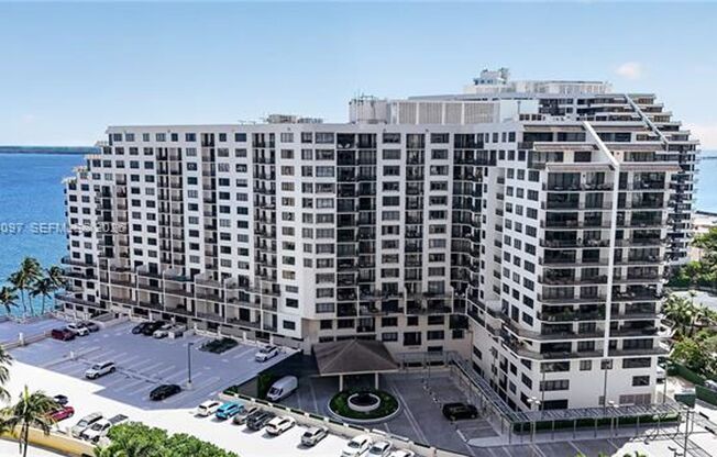 1 bed, 1.5 baths, $3,100, Unit # 916