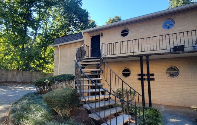 OPEN HOUSE This Sunday 12/07/25 @ 3:30PM until 4:00PM Charming 1-Bedroom Condo in Prime Sandy Springs Location!