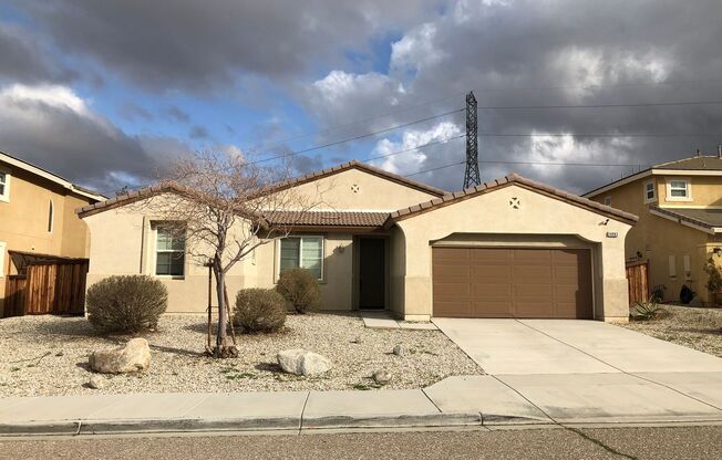 Big, Beautiful 3Bedroom 2Bathroom Home In Victorville! Available Now!