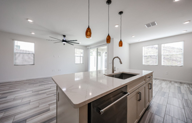 1137 E KACHINA TRL