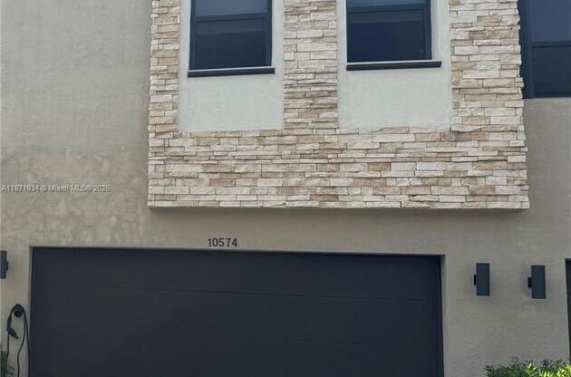 10574 NW 81 TERRACE