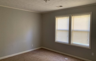 3 beds, 1 bath, $1,100