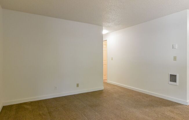 2 beds, 1 bath, $1,600, Unit 5