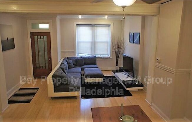 128 JAMESTOWN AVE