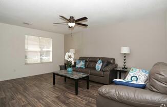 3 beds, 2 baths, 1,096 sqft, $1,550