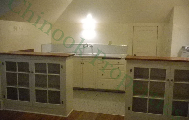 1 bed, 1 bath, $1,050, Unit 1176 Mill St #5