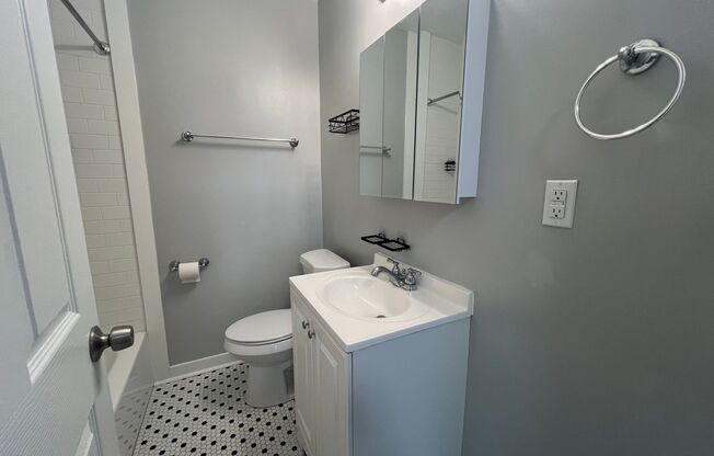 1 bed, 1 bath, 420 sqft, $1,549, Unit 5326 Fifth Ave. #25