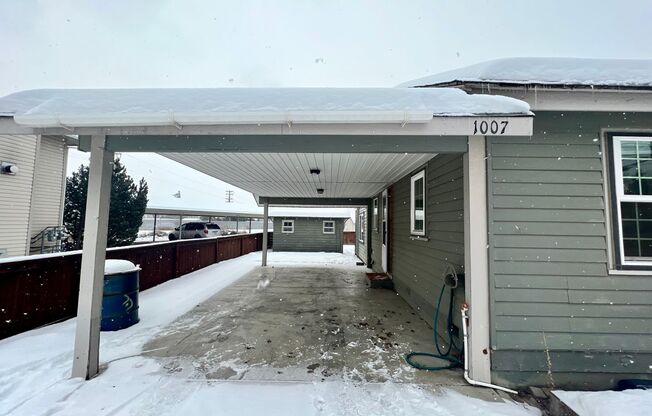 2 Bed 2 Bath Home with Storage Shed and Carport for Lease!