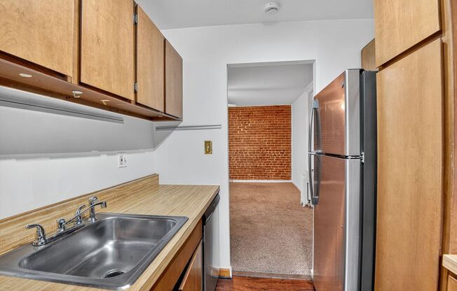 Available Now! 2Bd / 1.5Ba in the Heart of Adams Morgan!