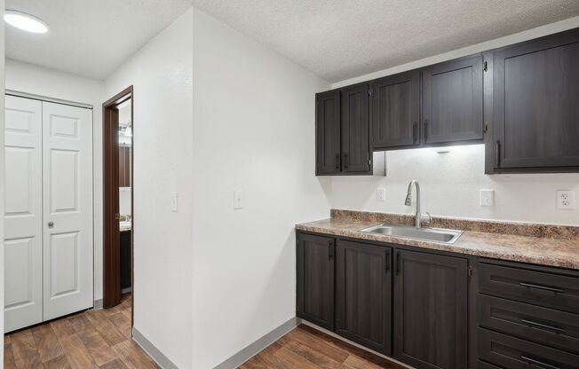 Studio, 1 bath, 425 sqft, $900, Unit S-06