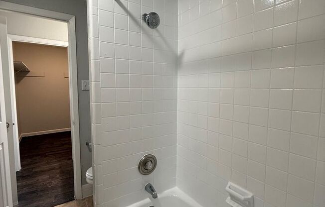 3 beds, 2 baths, 1,256 sqft, $1,550, Unit 07-0701 W/D